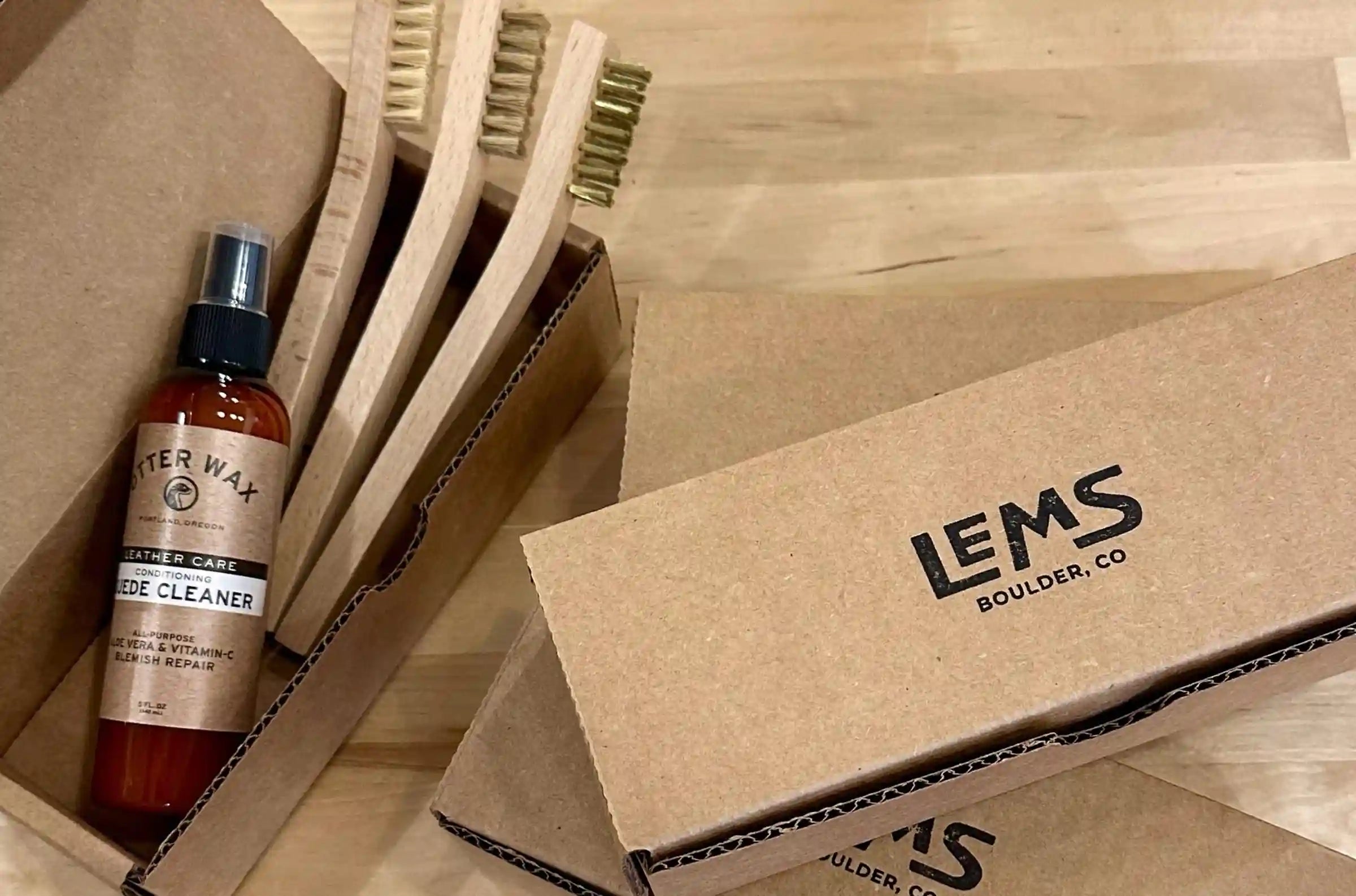Otter Wax Suede Cleaning Kit Secondary image
